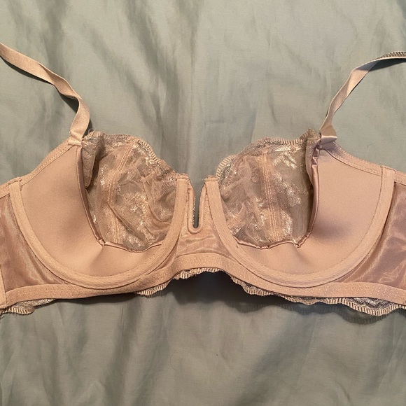 VS Dream Angel’s Unlined Push-up Bra - Picture 2 of 9